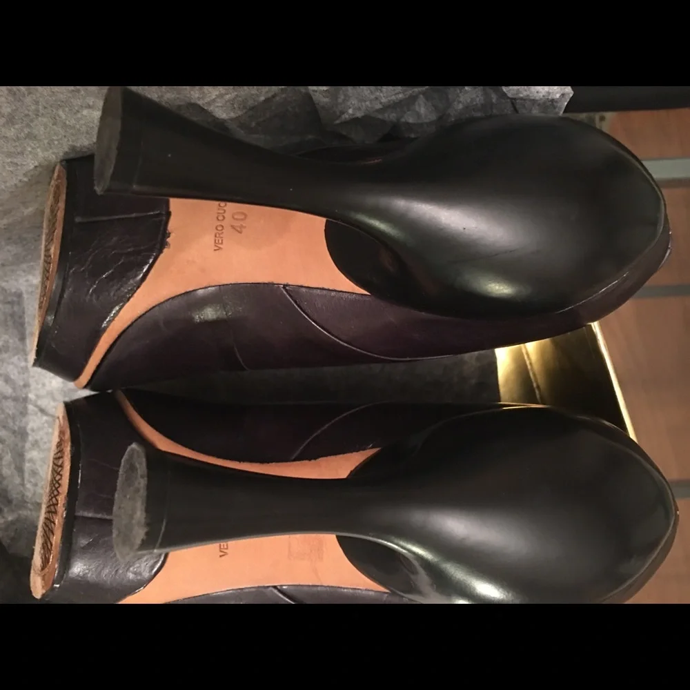 PRE-OWNED MODERN VINTAGE POINTED TOE PLATFORM PUMP